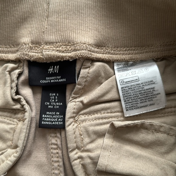 ⭐️ 2 for $10 OR $7 each ⭐️ Men’s * H&M Beige Cargo Pants * US Small - Picture 4 of 7